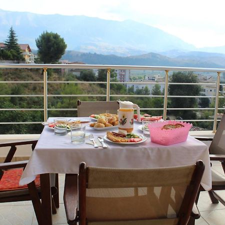 George'S Apartment Gjirokastër Esterno foto